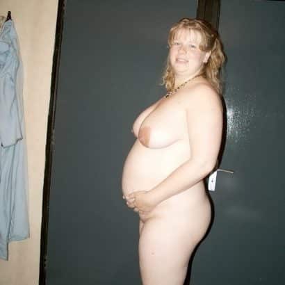 Schwangere Brüste von der Seite